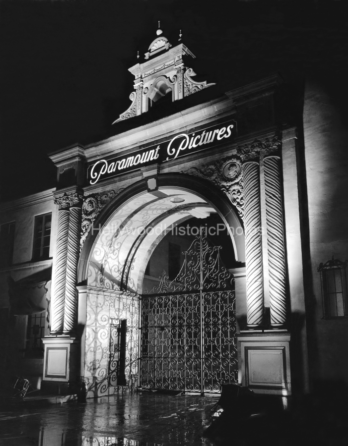 Paramount Pictures 1937 Bronson Gate.jpg